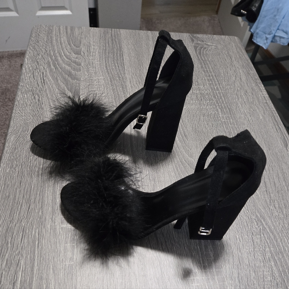 Elegant Black Heeled Sandals with Fur Accent